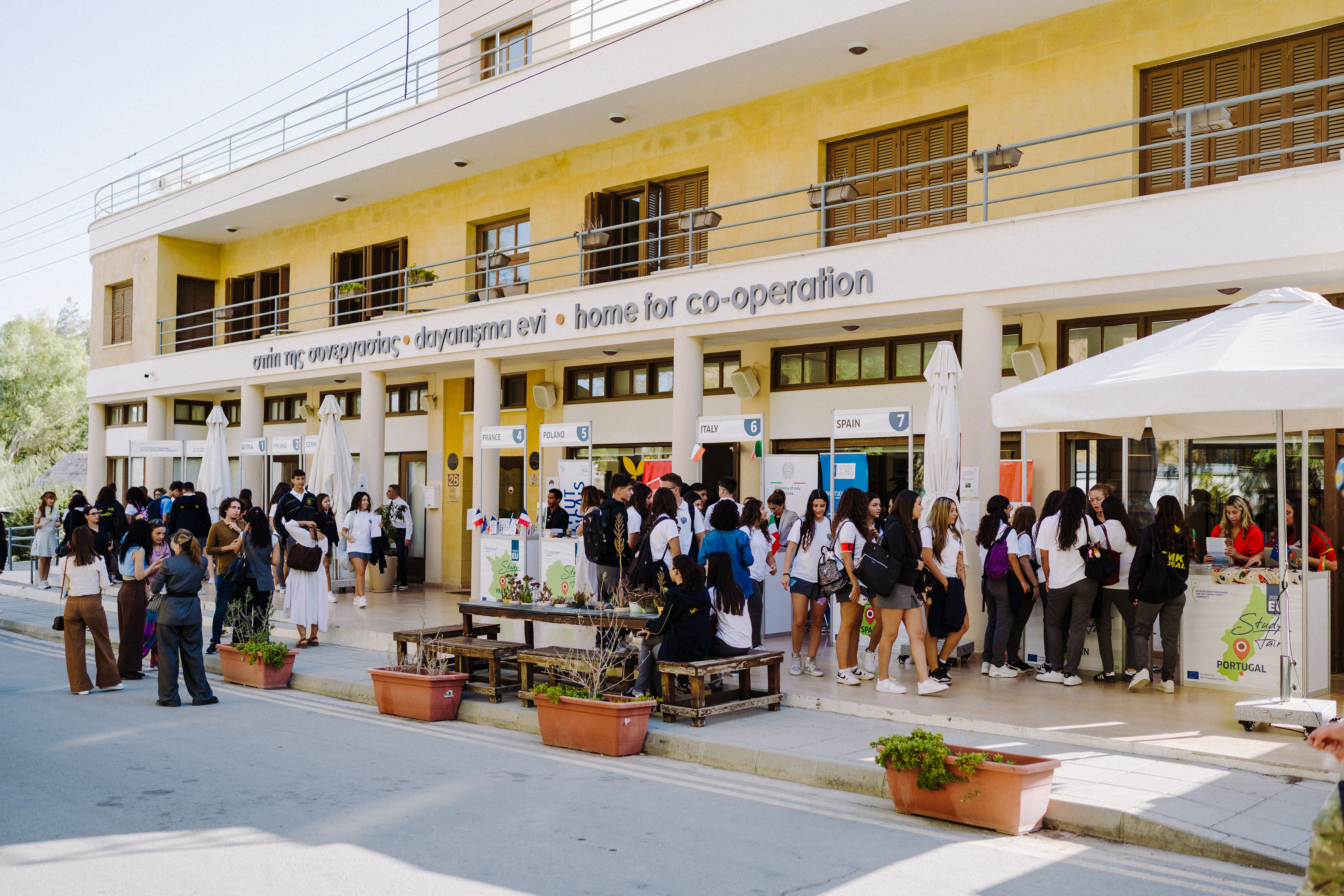 Second Day of the EU Study Fair Successfully Held 8