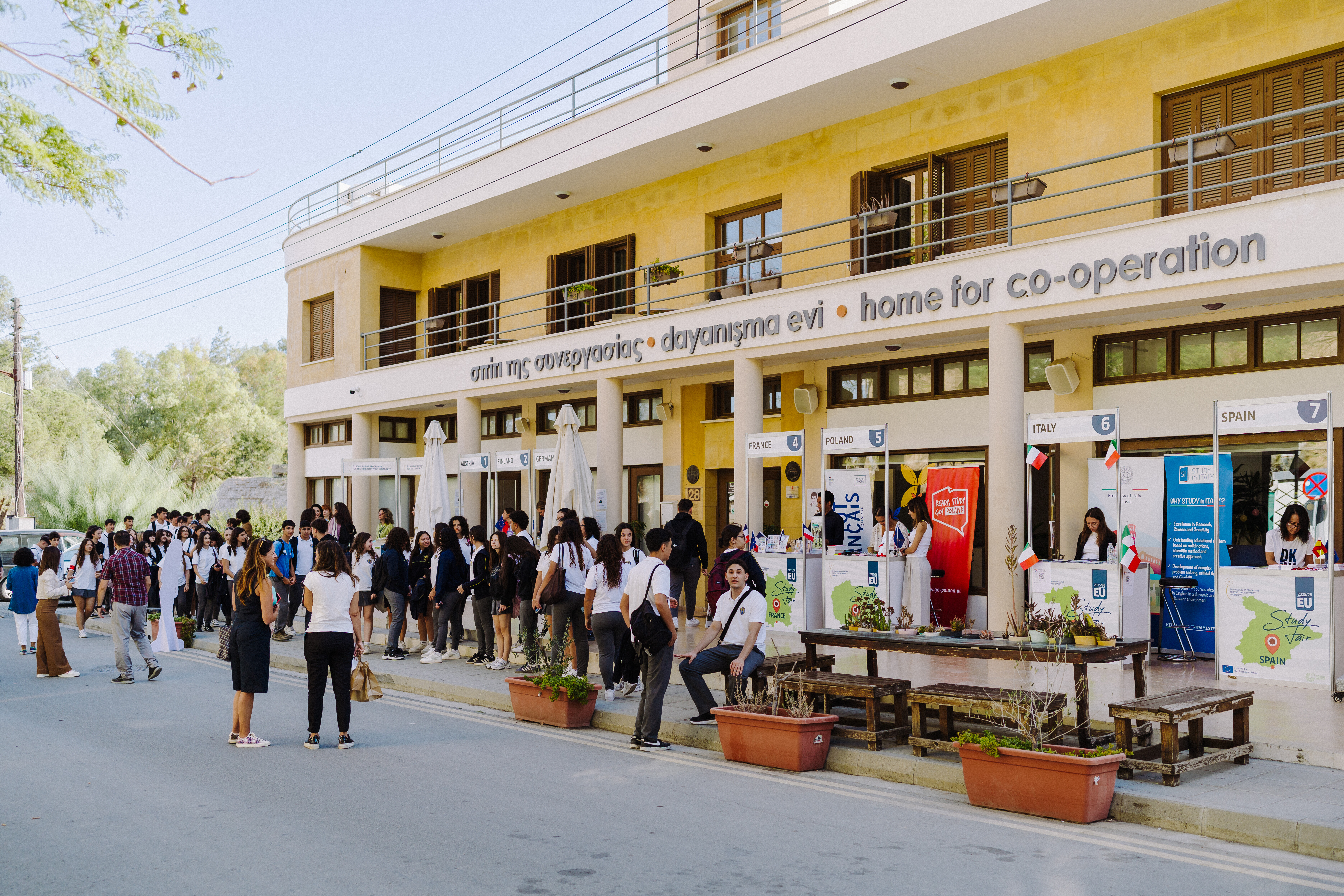 Second Day of the EU Study Fair Successfully Held 5